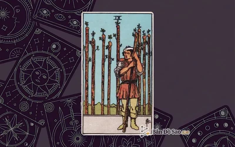 Lá bài Tarot Nine of Wands trong bộ Rider Waite Smith với ý nghĩa sức bền, kiên cường và cảnh giác