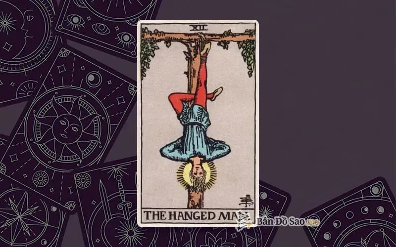 Lá bài Tarot The Hanged Man trong bộ Rider Waite Smith với ý nghĩa tạm dừng, buông bỏ và góc nhìn mới